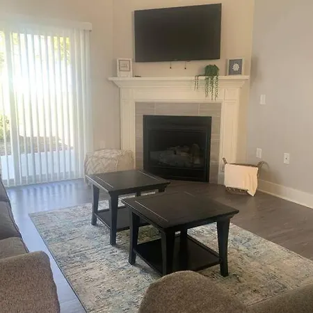 Main Floor 2 Bedroom Condo In Bettendorf Exterior photo