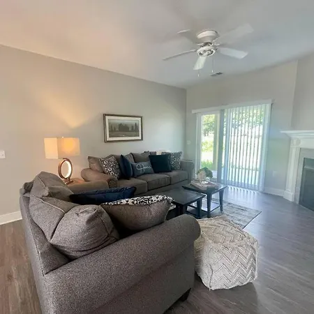 Main Floor 2 Bedroom Condo In Bettendorf Exterior photo