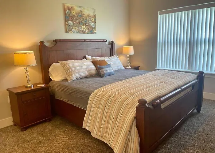 Main Floor 2 Bedroom Condo In Bettendorf