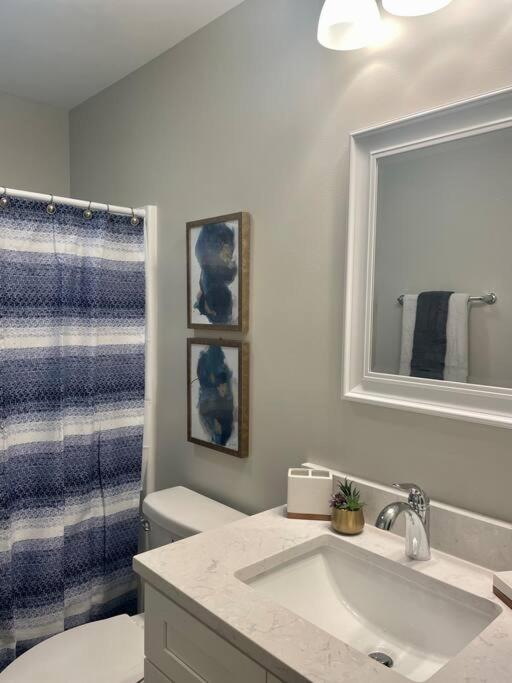 Main Floor 2 Bedroom In Apartment Bettendorf