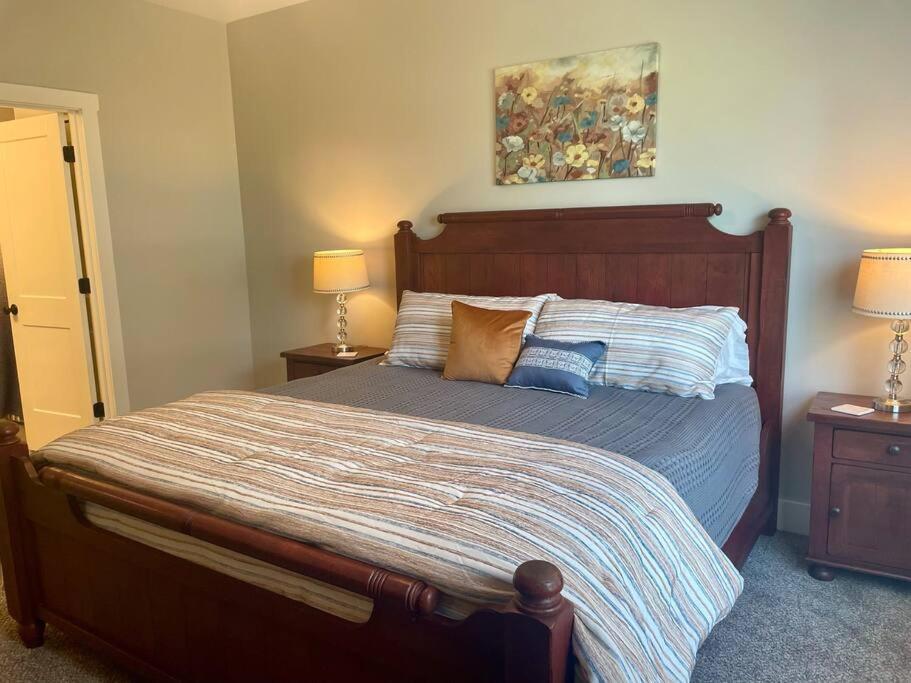 Apartment Main Floor 2 Bedroom In
