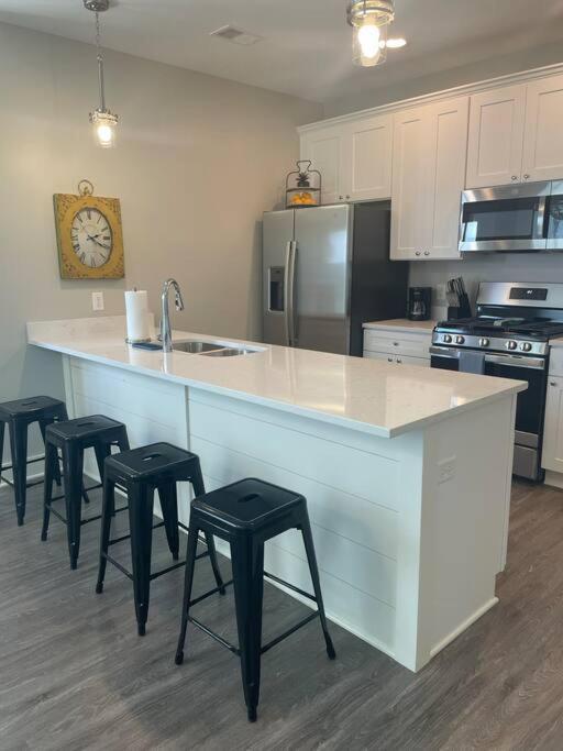 Main Floor 2 Bedroom In * Bettendorf