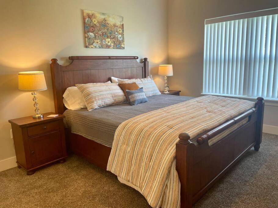 Main Floor 2 Bedroom In * Bettendorf